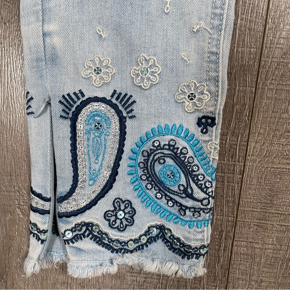 DESIGUAL Blue Embroidered Detail Jeans Size 26 ankle zippers - Picture 2 of 9